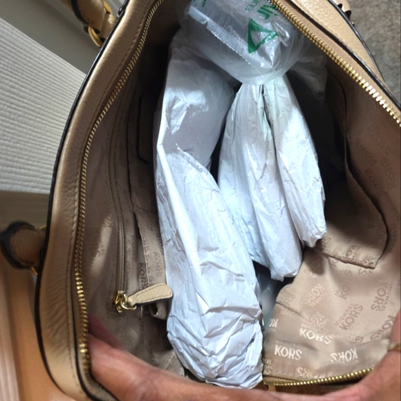 Pre-owned leather Michael Kors two handle beidge/cream satchel - Picture 6 of 16